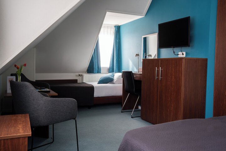 Room 27 of 70