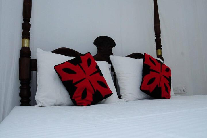 Room 4 of 5