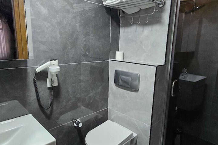 Room 64 of 84