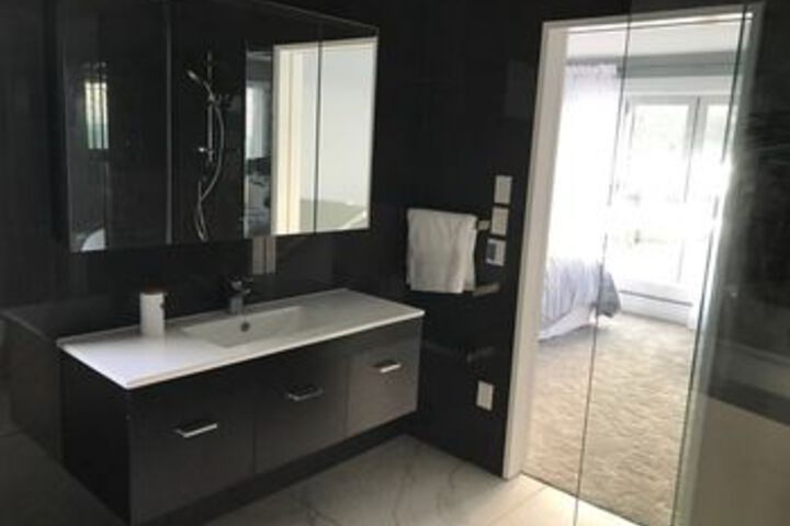 Room 5 of 23