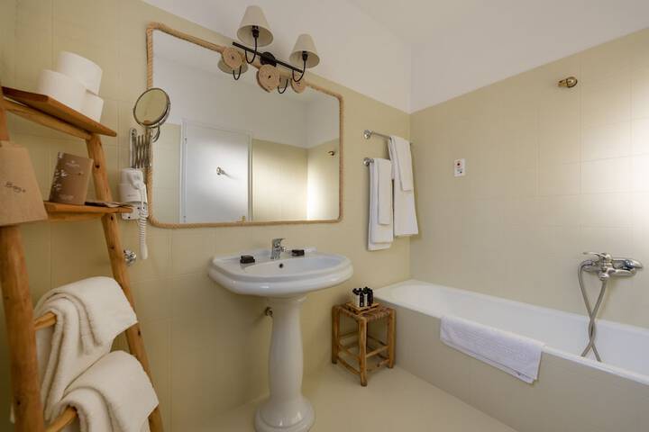 Room 107 of 183