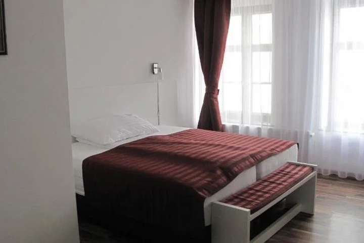Room 4 of 14