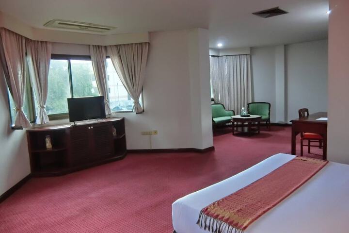 Room 11 of 40