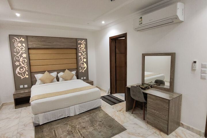 Room 11 of 24