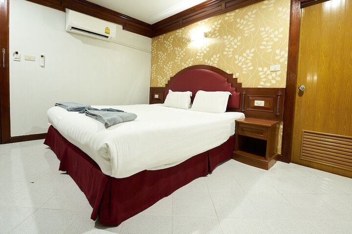 Room 35 of 136