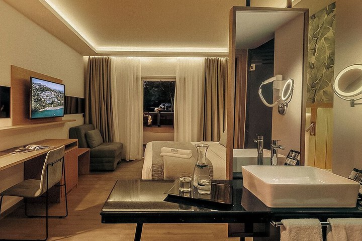 Room 47 of 159