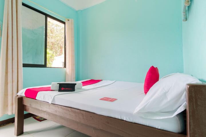 RedDoorz at Dinagpan Street Coron