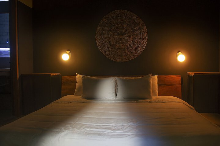 Room 8 of 33