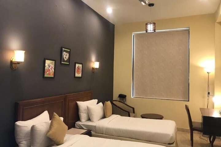 Room 15 of 40