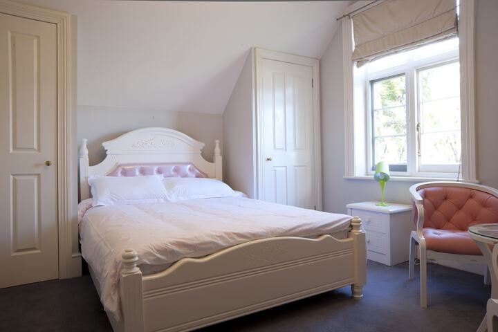 Room 12 of 50
