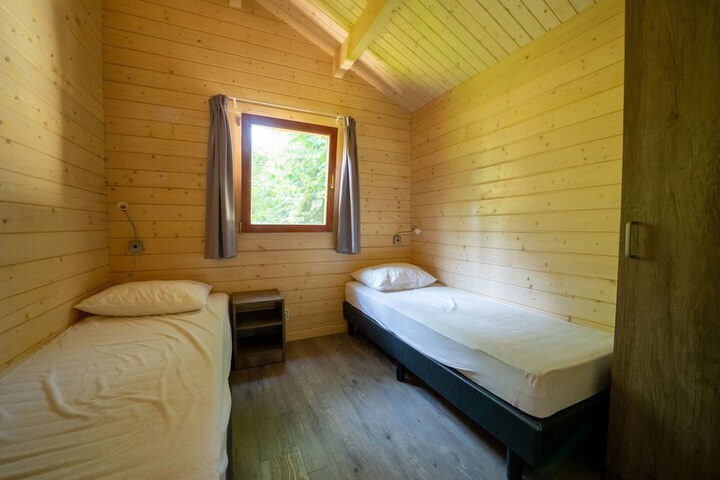 Room 3 of 40