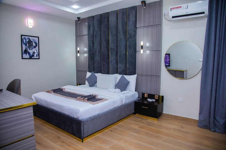 Room 4 of 39