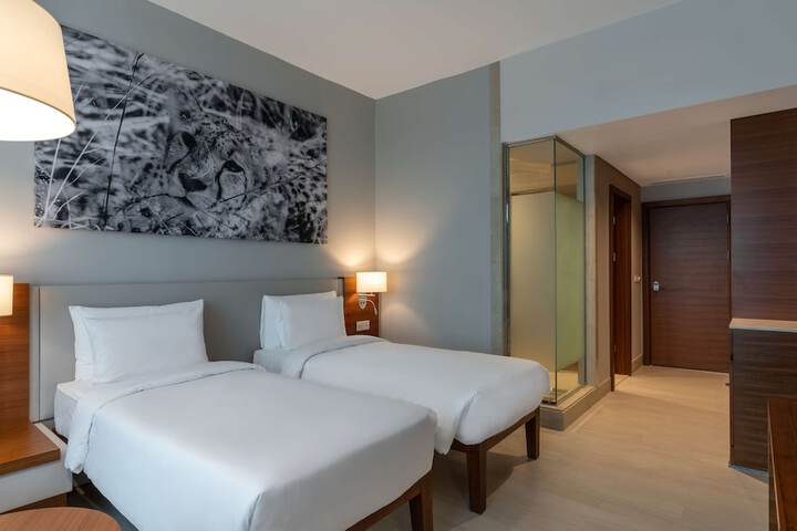 Room 7 of 108