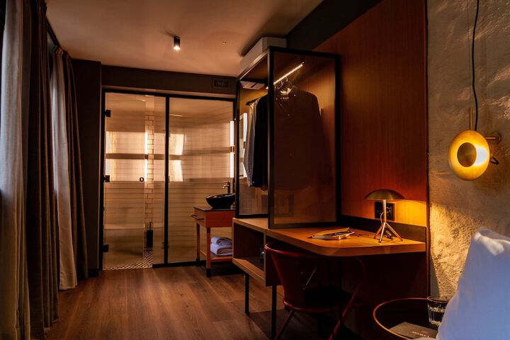 Room 31 of 77