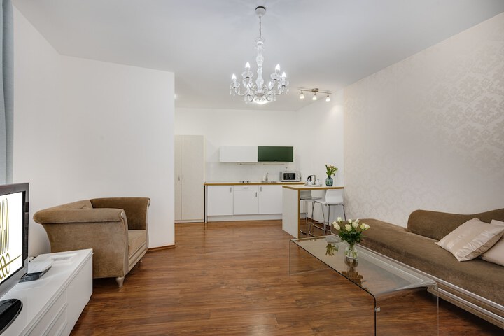 Room 3 of 48