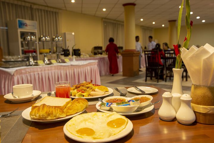 Dining 15 of 24
