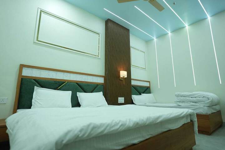 Room 7 of 28