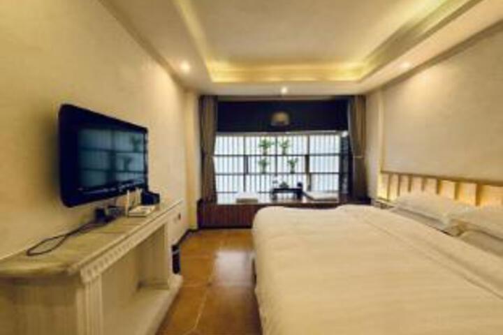 Room 8 of 10