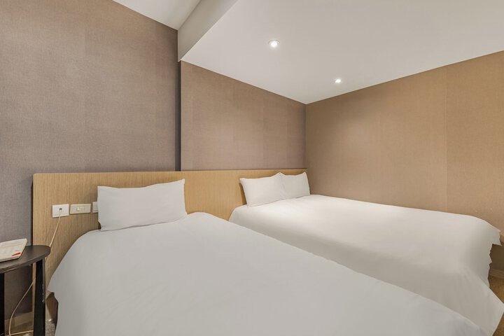Room 35 of 97