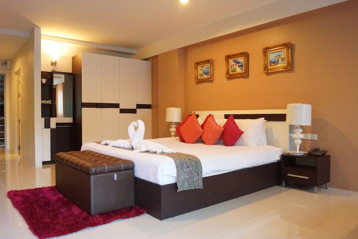 Room 9 of 42
