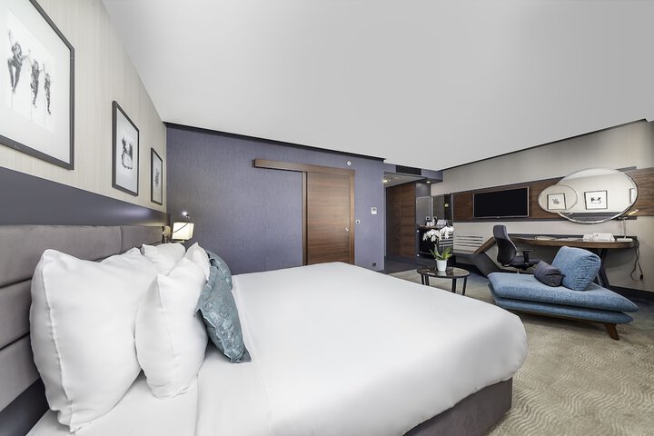 Room 5 of 32