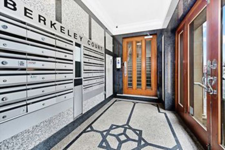 Ballroom/Hall 18 of 39