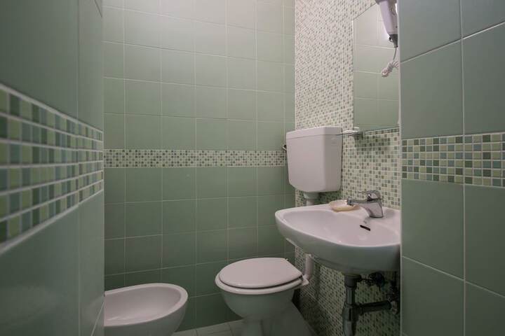 Room 8 of 16