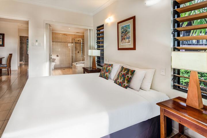 Room 4 of 66