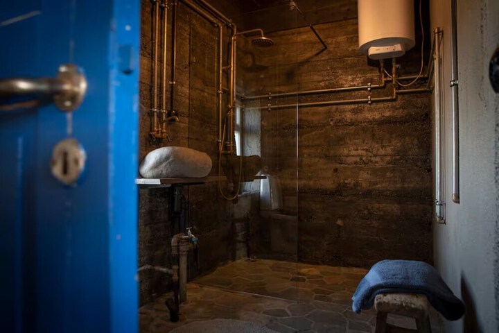 Room 7 of 11