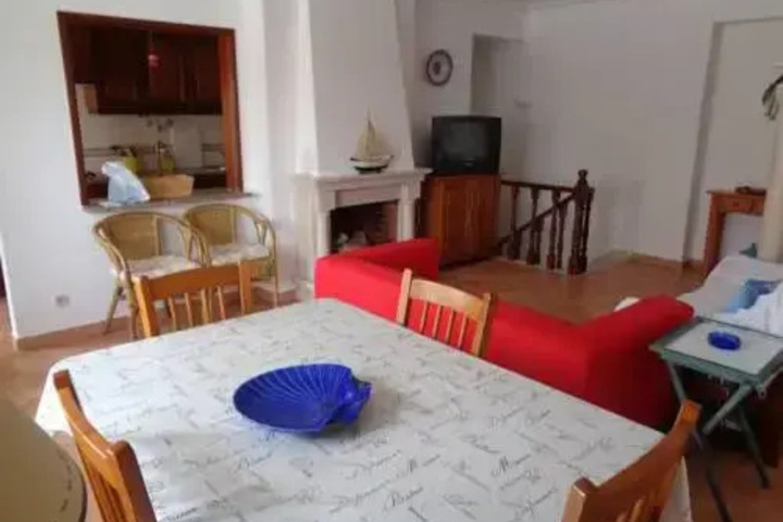 Room 4 of 8