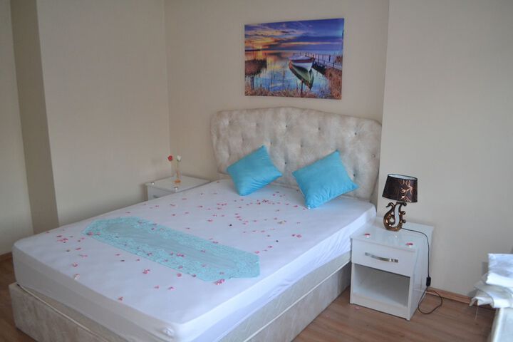Room 11 of 28
