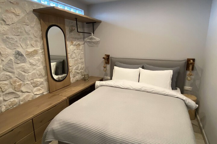 Room 18 of 82