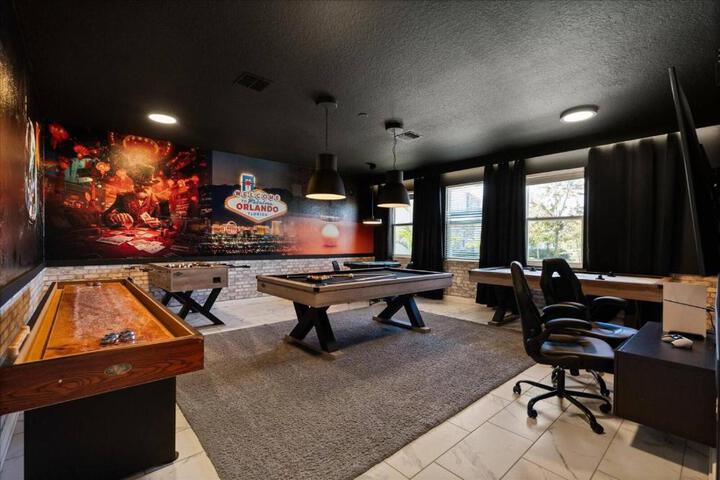 6 Bedrooms 6 Bathrooms Storey Lake 2875 SC