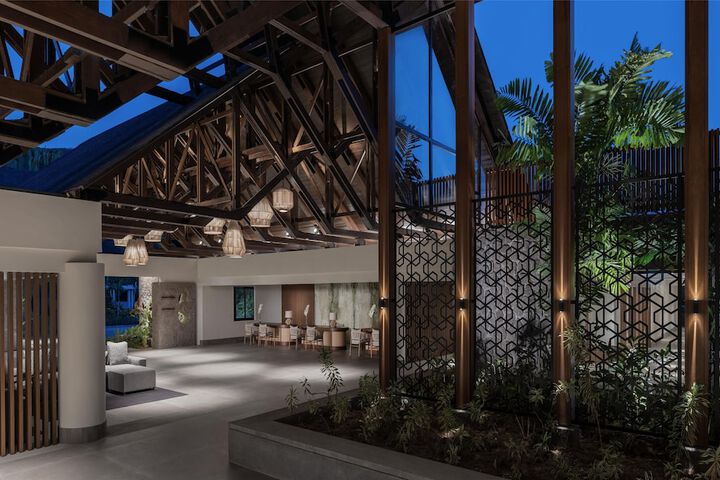 Entrance & Lobby