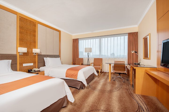 Room 3 of 65