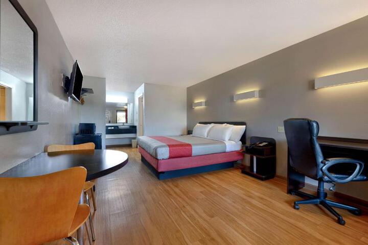 1 King Bed (2 of 2)
