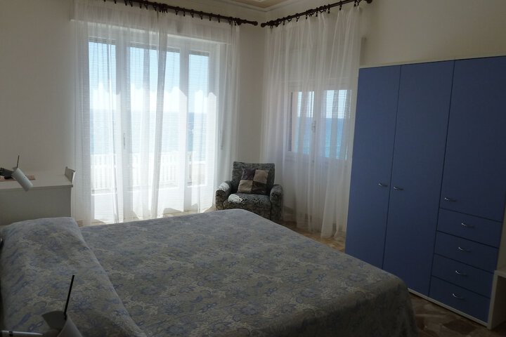 Room 13 of 47