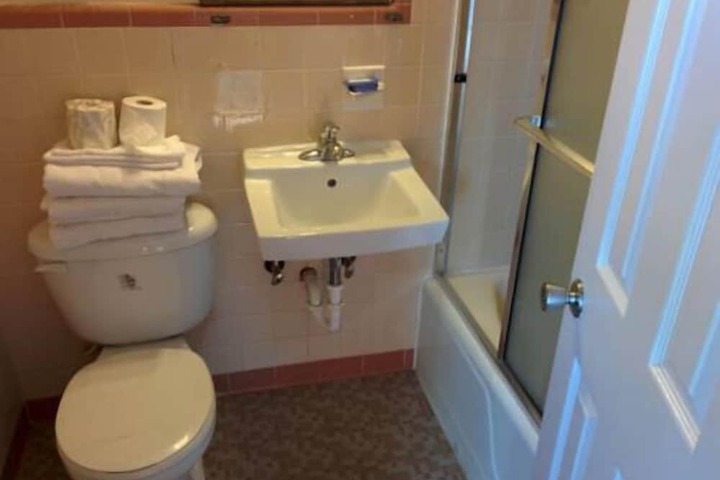 Room 10 of 19
