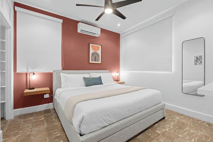 Room 4 of 118