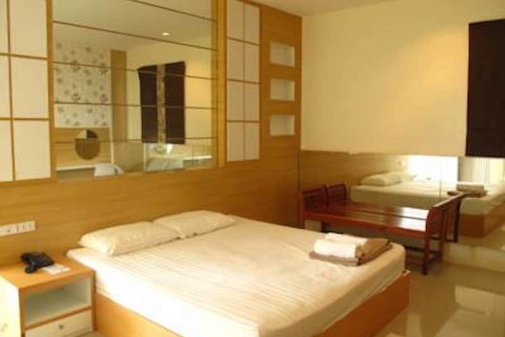 Room 4 of 32