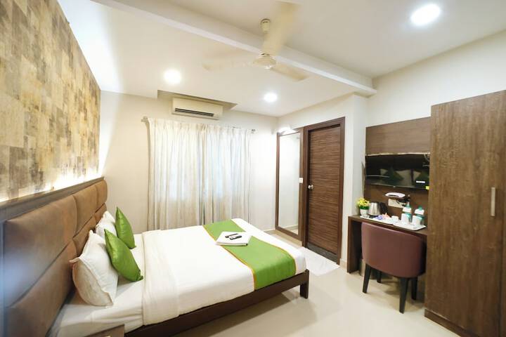 Room 12 of 30
