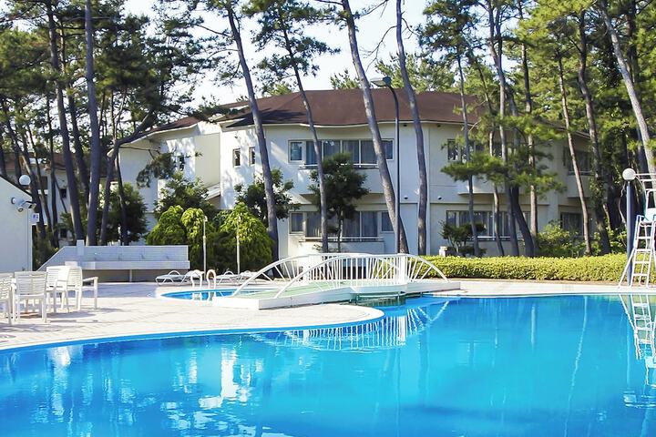 Hotel with Pool