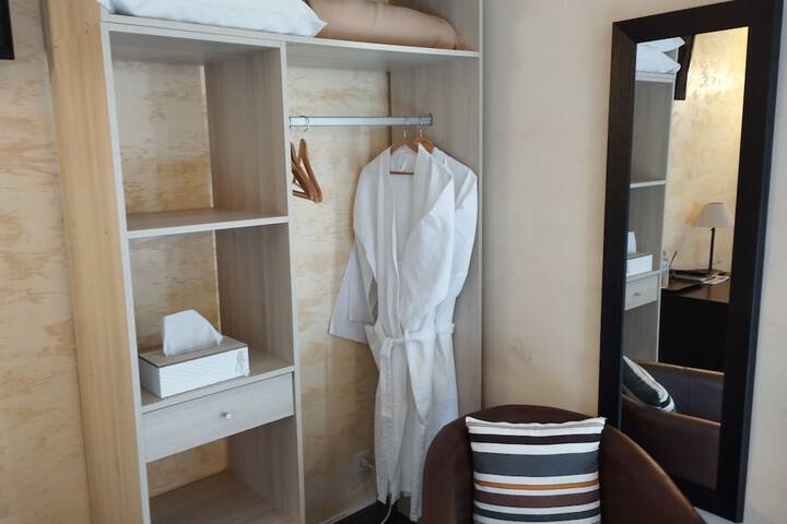 Room 7 of 73