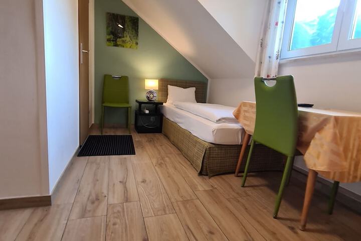 Room 15 of 62