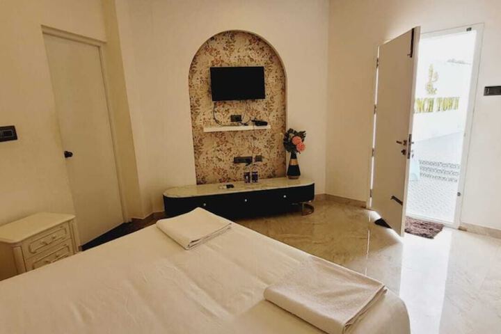 Room 15 of 81