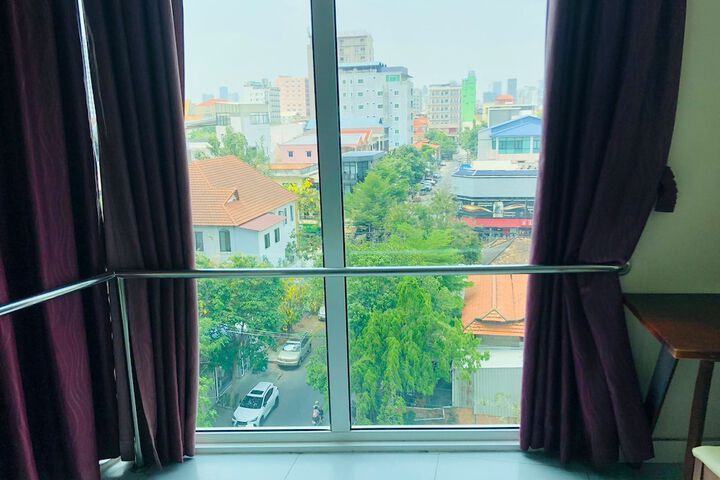 Room 12 of 38