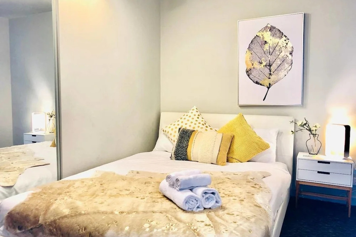 Room 5 of 13