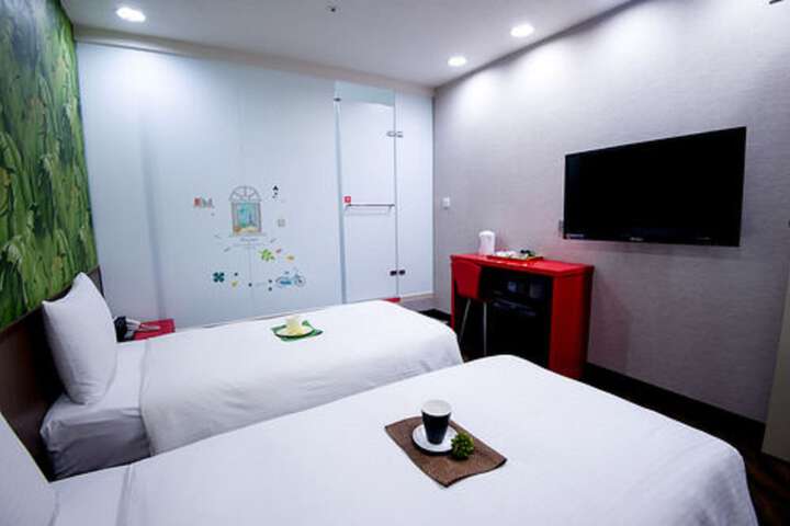 Room 18 of 36