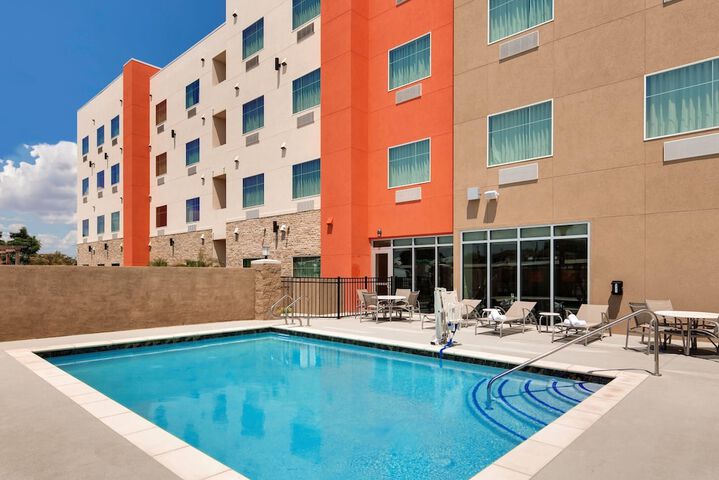 Pool image of La Quinta Inn & Suites by Wyndham Corpus Christi I-37 Nw