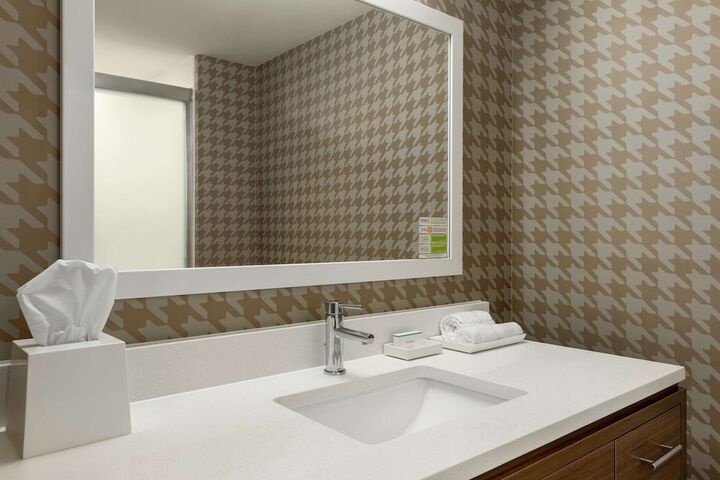 Room 13 of 28